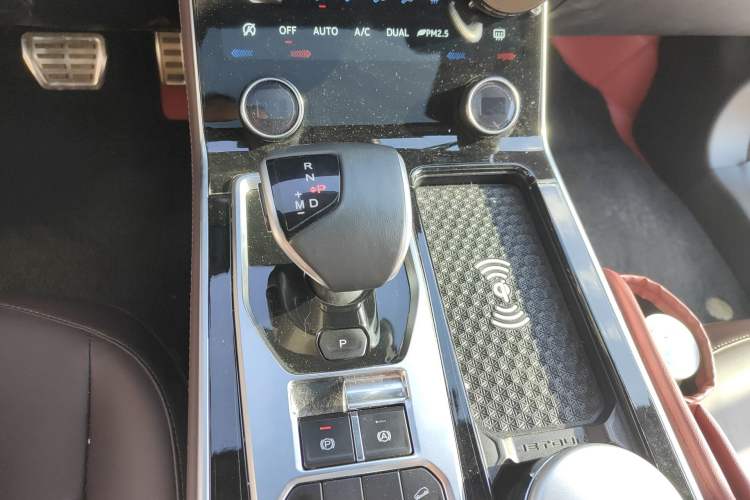 Used JETOUR X90 2022 Zilong 2.0T DCT Changsheng Edition 7-Seater Gear Lever