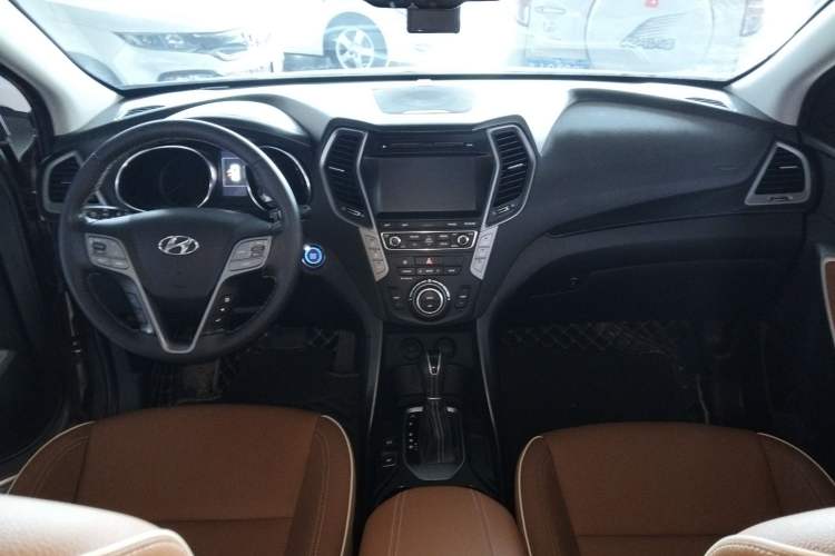 Used Hyundai Santa Fe 2017 2.0T Automatic Two-Wheel Drive Smart Version 7 Seats
