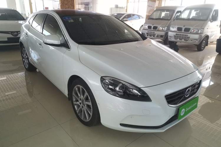 Used Volvo V40 2016 T4 Smart Luxury Edition