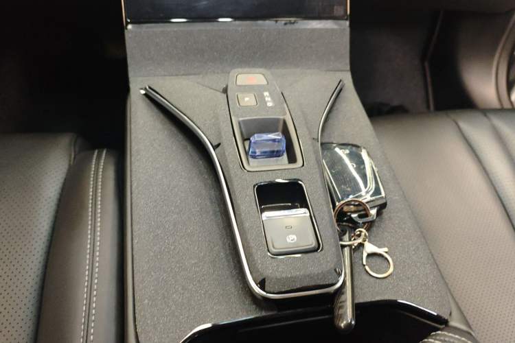 Used Dongfeng Aeolus Mage 2023 DH-i 1.5T Luxury Edition Gear Lever