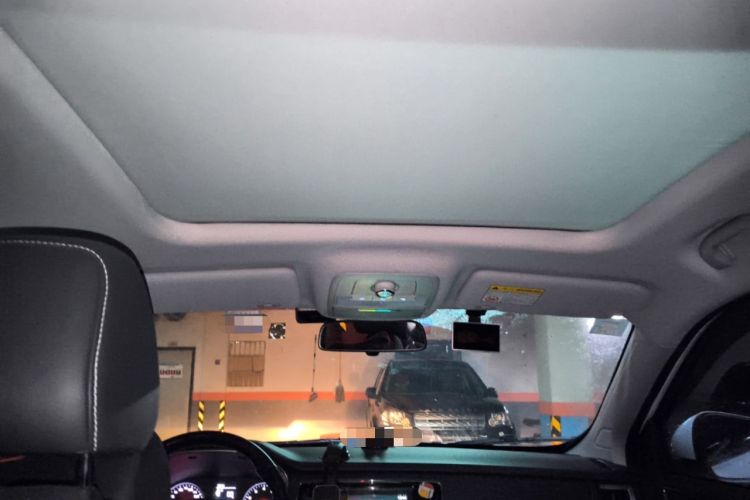 Used Roewe RX5 2018 20T Two-Wheel Drive Manual Flagship Edition Headliner