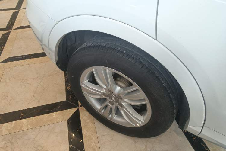 Used Audi Q3 2015 35 TFSI Comfort Model Right Rear Wheel Hub