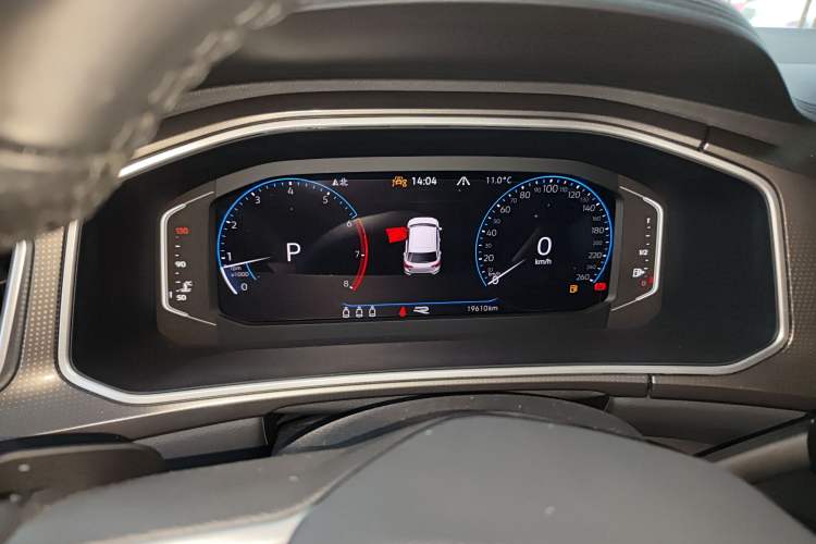 Used Volkswagen T-ROC 2023 300TSI DSG Two-Wheel-Drive Chen Guang Edition
