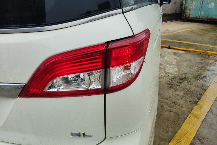 Used Nissan Quest 2015 3.5L SL
