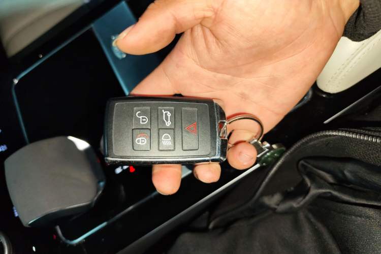 Used Land Rover Range Rover Velar 2023 250 PS Ebony Black Limited Edition