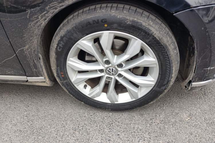 Used Volkswagen Magotan 2018 330TSI DSG Luxury Model Right Front Wheel Hub