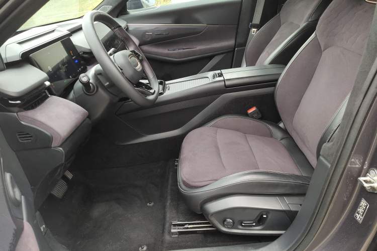 Used Lynk & Co 08 EM-P 2023 220 km Limited-Time Edition Left Front Seat