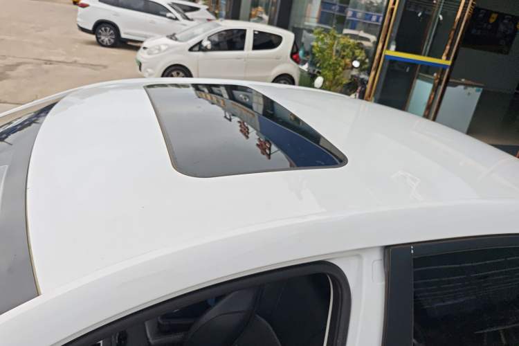 Used Roewe i5 2023 1.5L CVT Luxury Edition Roof