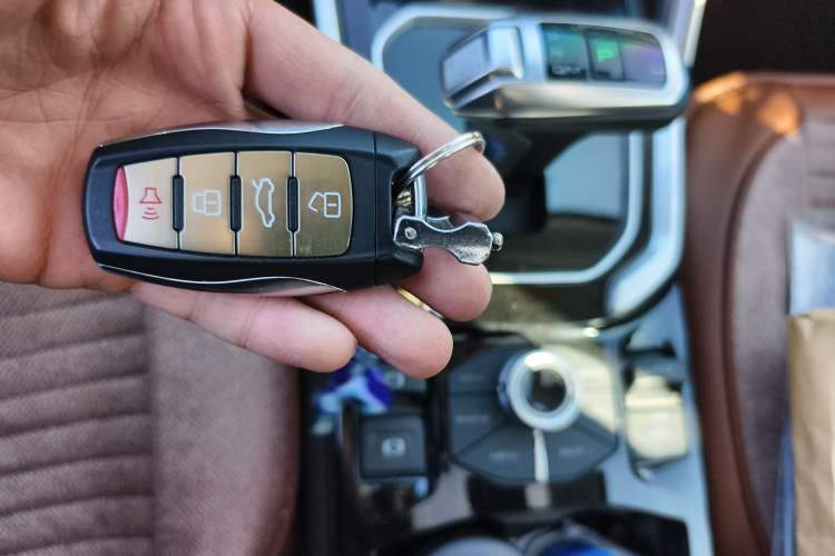 Used Haval H6 2017 Red Label 2.0T Automatic Two-Wheel Drive ZhiShang Model