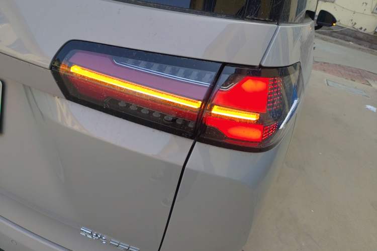 Used Wuling Starlight 730 2025 Model Plug-in Hybrid 125km Luxury Edition
