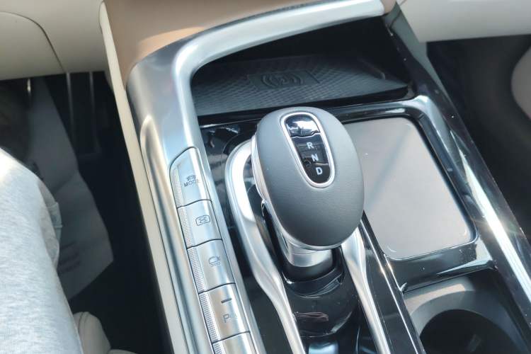 Used VOYAH FREE 2021 Four-Wheel Drive Standard Range-Extended Exclusive Luxury Package Gear Lever