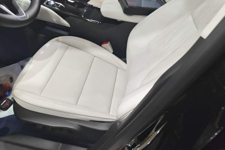 Used Buick Envision 2024 Encore Plus AWD Avenir
