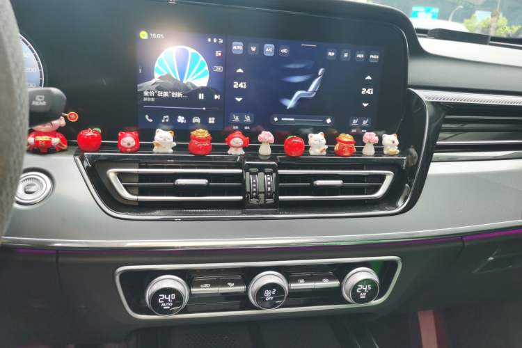 Used Hongqi HS5 2023 2.0T Qixiang Pro Edition Audio And AC Panel