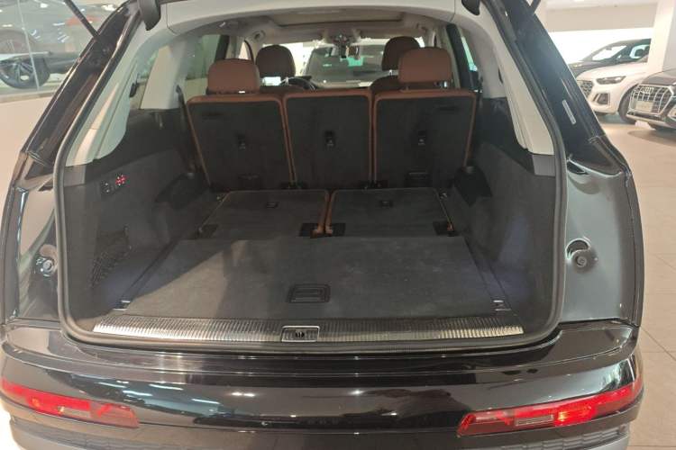 Used Audi Q7 2021 55 TFSI quattro S line Sport model Trunk