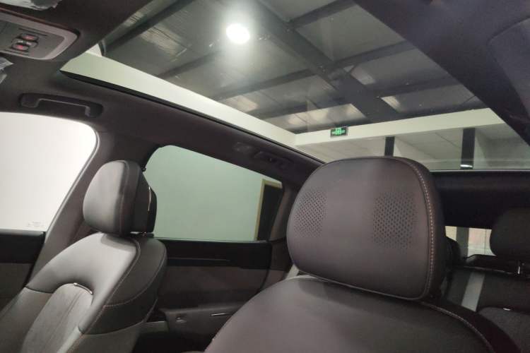 Used Zeekr 7X 2025 100 kWh Long-Range Rear-Wheel Drive with Intelligent Driving Features