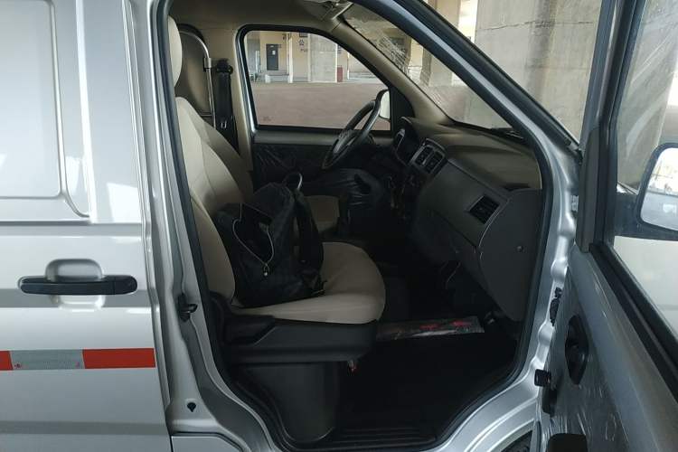 Used Wuling Rongguang S 2023 1.5L Basic Enclosed-Window Vehicle 2 Seats