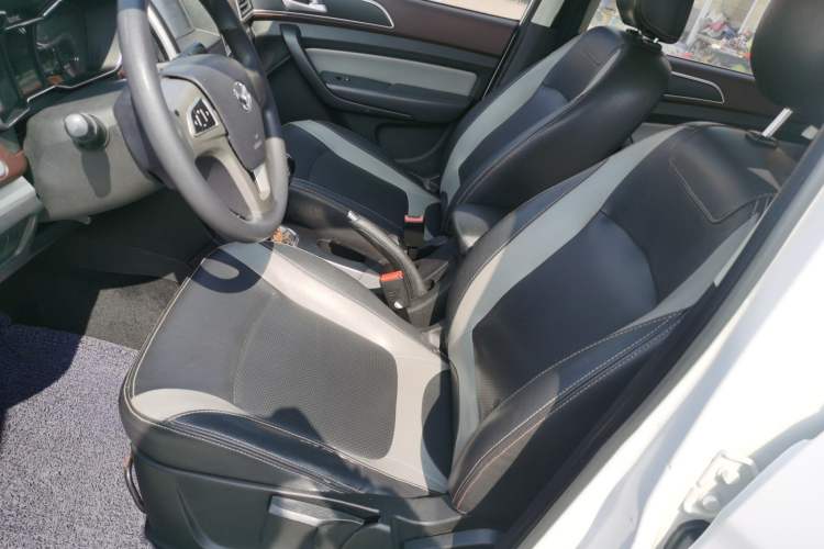 Used HYOSOW H3 2015 1.5L manual Comfort trim level