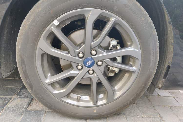 Used Ford Mondeo 2025 2.0T EcoBoost Luxury Version Right Front Wheel Hub