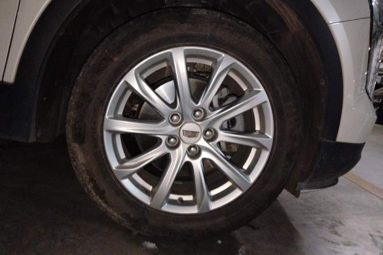 Used Cadillac XT4 2022 28T Two-Wheel Drive Fashion Edition Right Front Wheel Hub