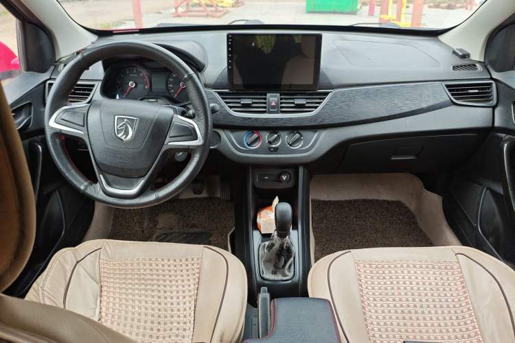 Used Baojun 310 2016 1.2L manual Comfort trim level