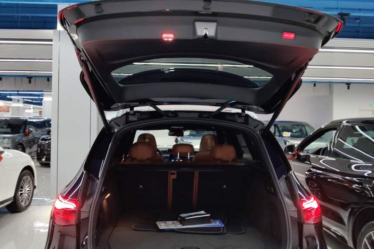 Used Mercedes-Benz GLC 2025 GLC 260 L 4MATIC Dynamic Edition Trunk