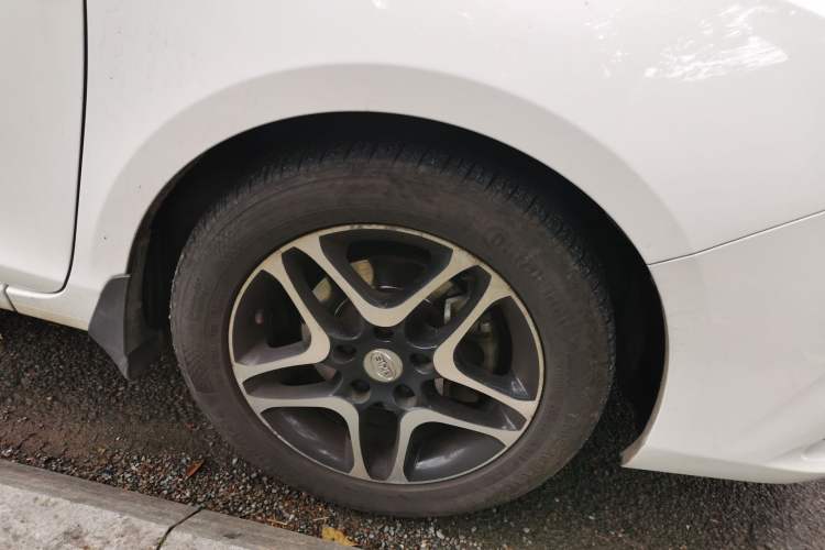 Used BYD G5 2014 1.5TID Automatic Prestige Model
