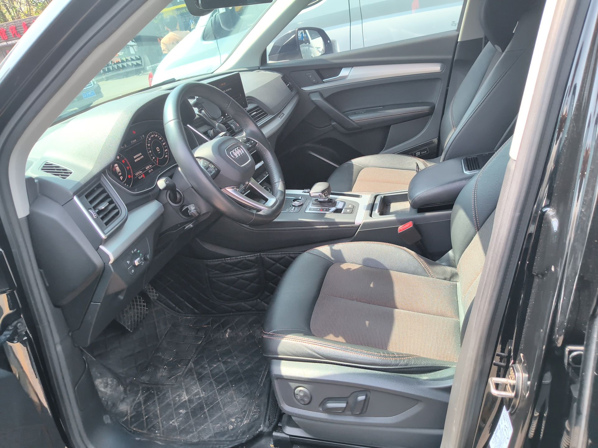 Переднее сиденье в автомобиле