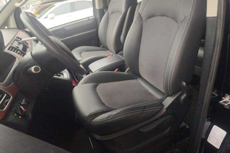 Used SAIC MAXUS G10 2016 2.0T Automatic Elite Edition