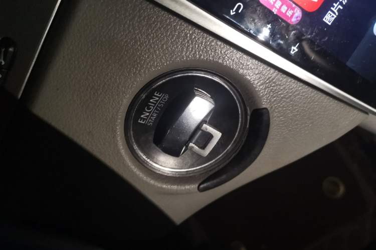 Used Volkswagen Magotan 2011 1.8TSI DSG Comfort Model Vehicle Key