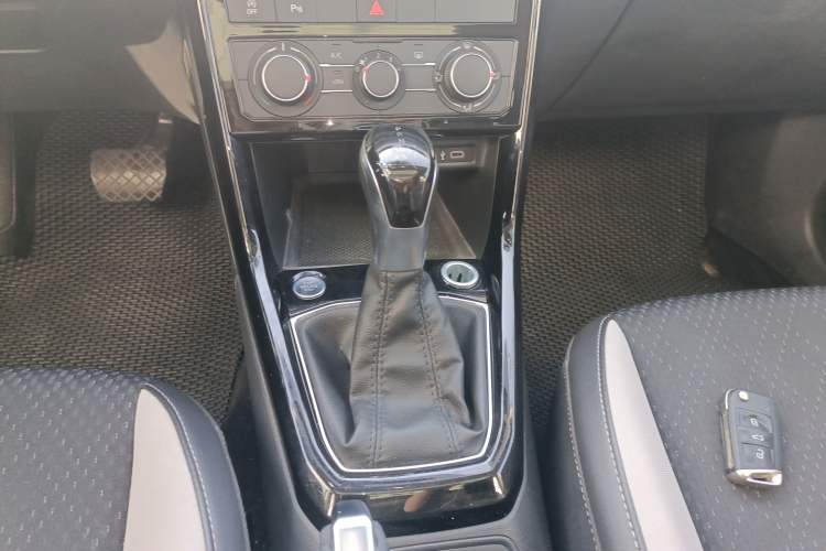 Used Volkswagen Tacqua 2021 200TSI DSG JoyConnect Edition