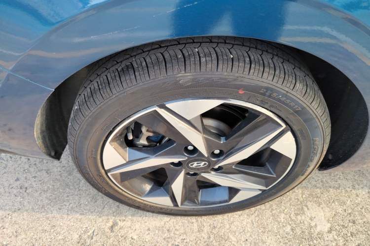 Used Hyundai Elantra 2021 1.5L CVT LUX Prestige Edition
