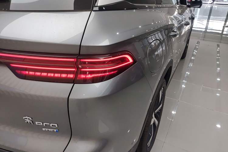 Used BYD Song Pro New Energy 2025 Second-Generation Intelligent Driving Version DM-i 115KM Excellence Edition Right Rear Taillight