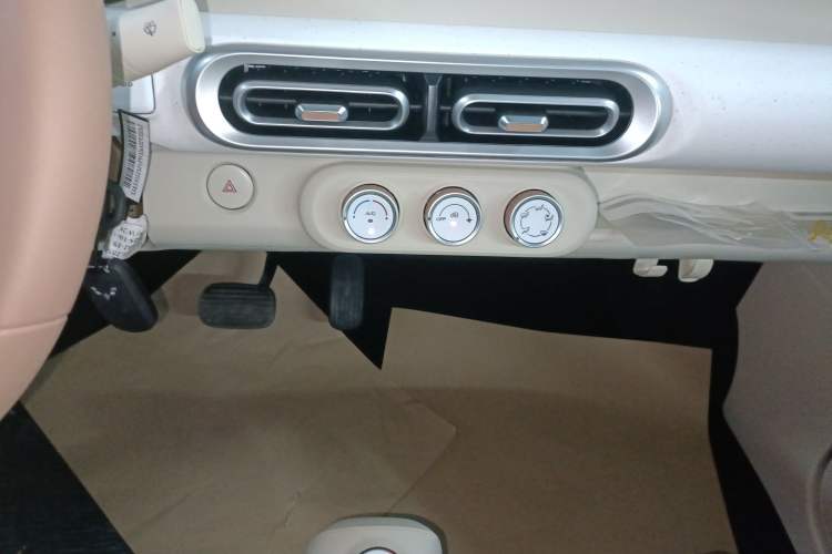 Used Wuling Hongguang MINIEV 2024 3rd Generation 215km Youth Edition
