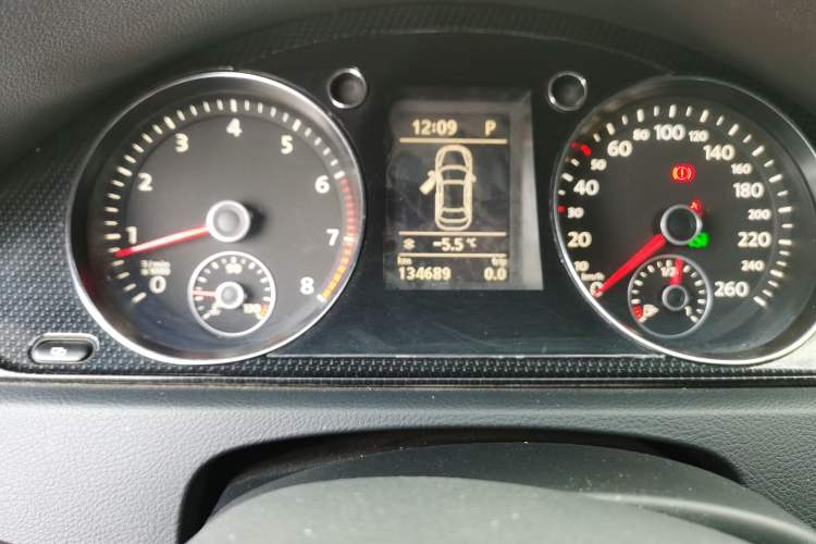 Used Volkswagen Magotan 2012 Revised 1.8TSI Comfort Version Odometer Close Up