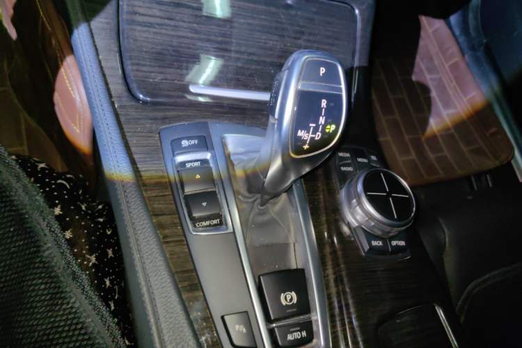 Used BMW 5 Series 2013 535Li Leading Model
