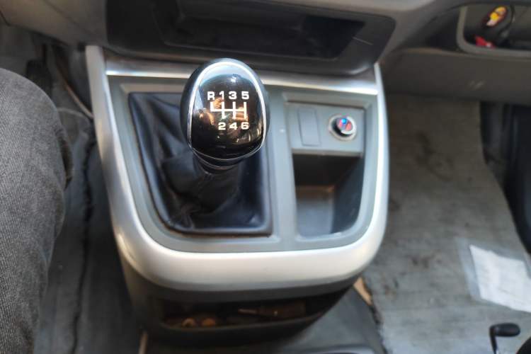 Used Jinbei Hiace King 2021 2.0L City Transport King Series Express Model Standard Top 6-Seater 1TZS
