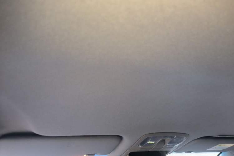 Used SsangYong Tivolan 2015 1.6L Automatic Two-Wheel Drive Zhi Chun Edition Headliner