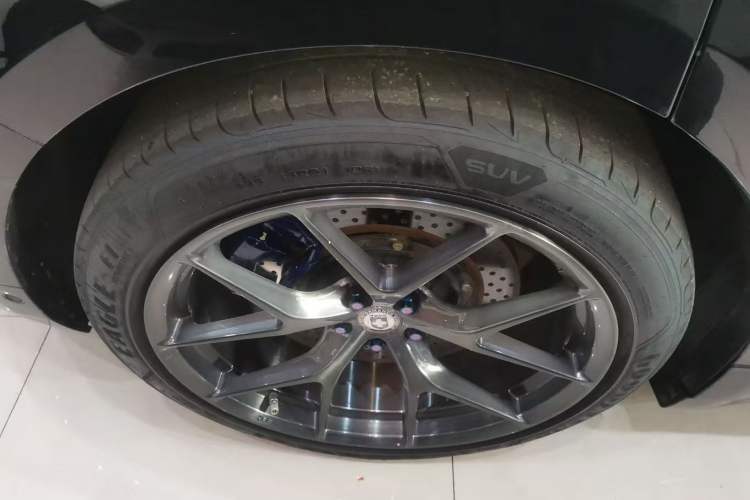 Used Zeekr 001 2022 Ultra-Long Range Dual-Motor YOU Version Right Rear Wheel Hub