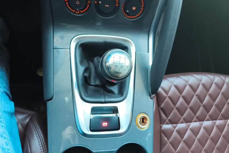 Used Peugeot 3008 2016 2.0L Manual Classic Edition
