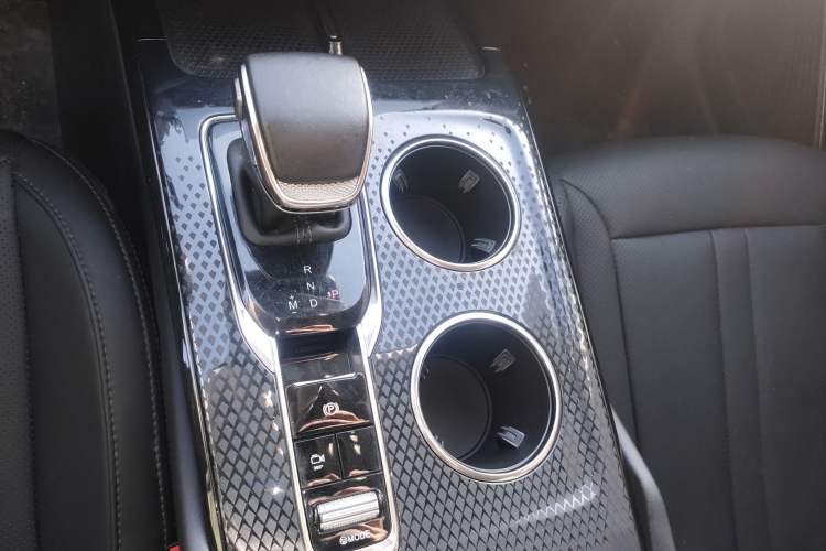 Used Hongqi HS3 2023 1.5T Two-Wheel Drive Shanwei Edition