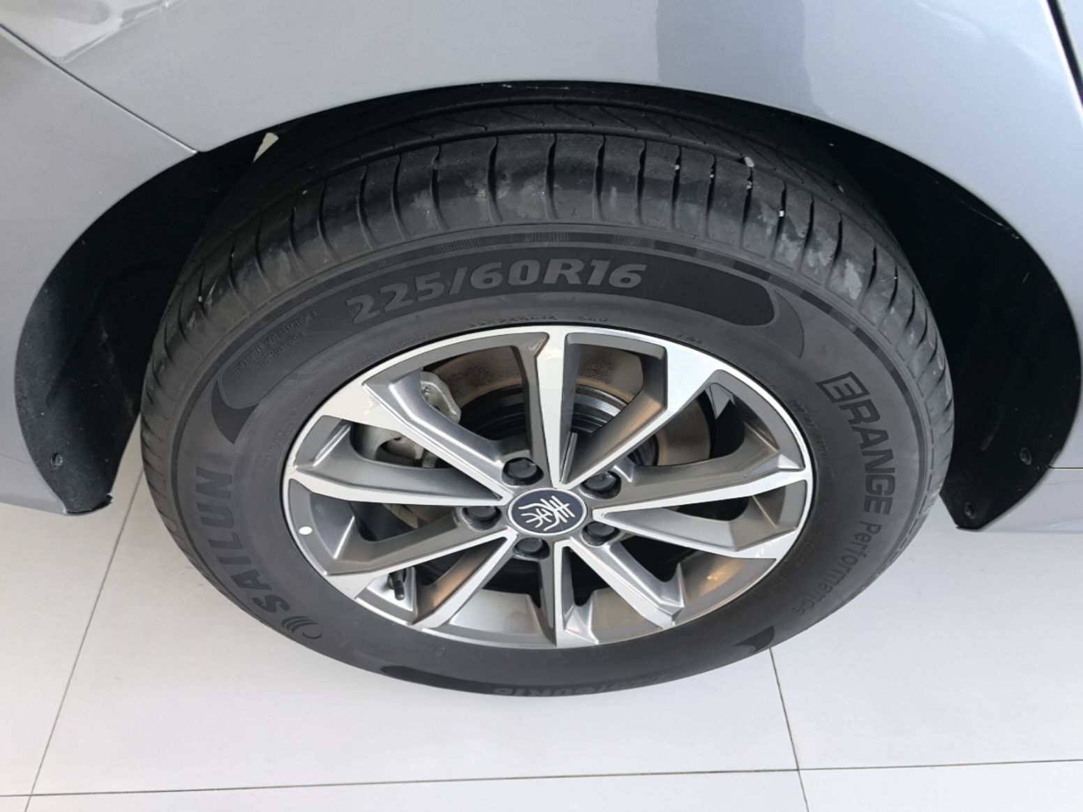 BYD Qin PLUS 2024 HONOR Edition DM-i 55KM Leading Model — снимка 11