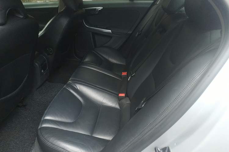 Used Volvo S60 2011 2.0T ZhiShang Version Left Rear Seat