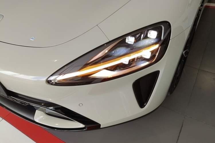 Used Xiaomi Auto SU7 2024 Four-Wheel Drive Ultra-Long Range Advanced Intelligent Driving Max Edition