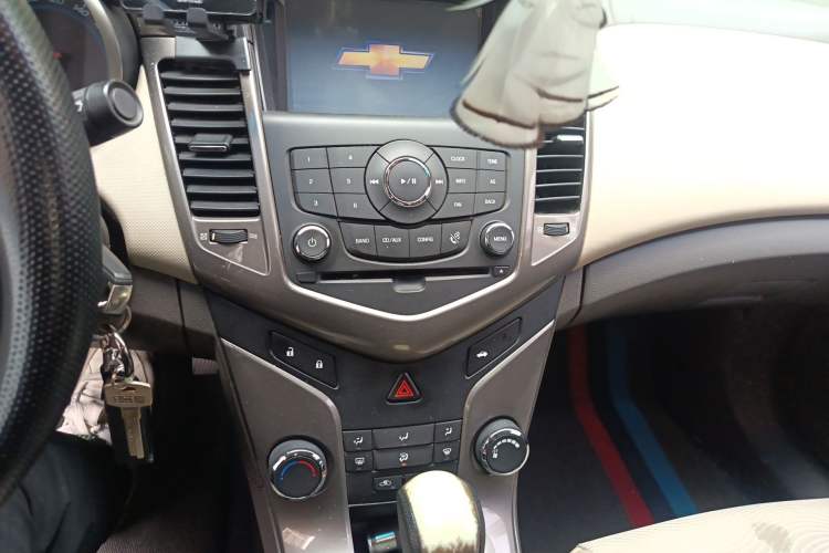 Used Chevrolet Cruze 2015 1.5L Classic SE AT Audio And AC Panel