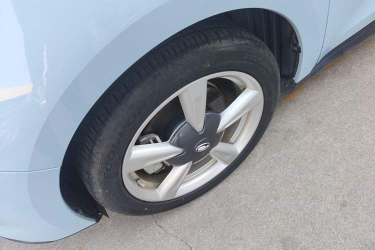 Used ORA Good Cat 2022 400km Standard Range Luxury Version Ternary Lithium Left Front Wheel Hub