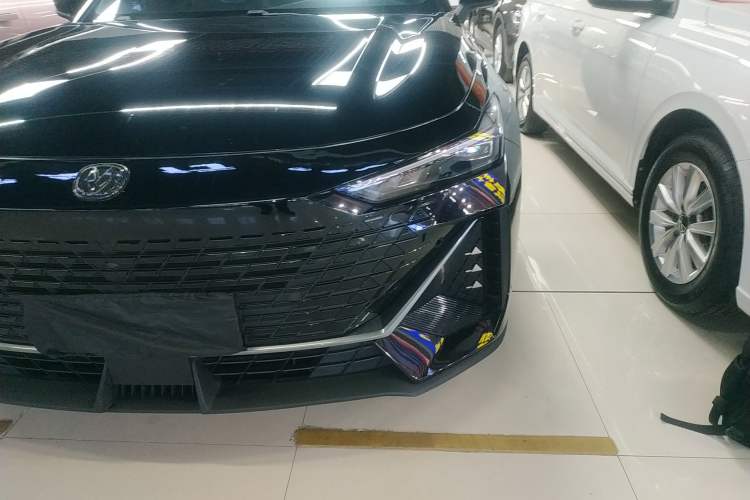 Used CHANGAN UNI-V 2023 1.5T Prestige Model
