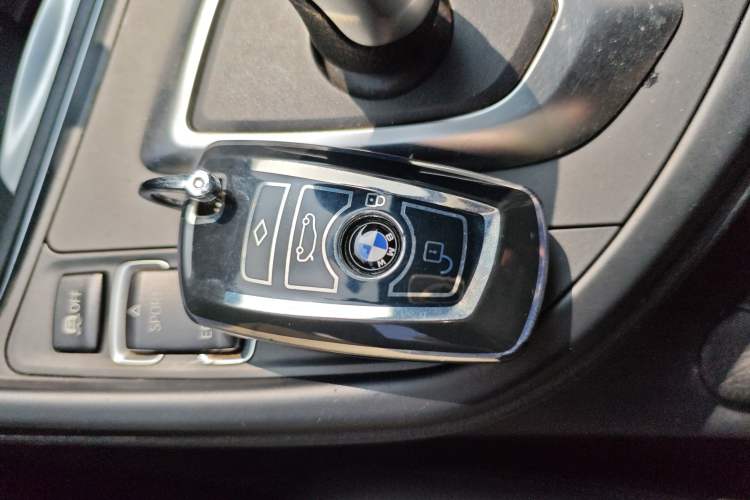 Used BMW 3 Series 2014 320i Active Edition Vehicle Key