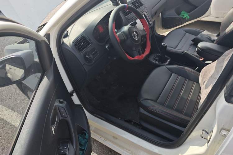 Used Volkswagen Polo 2013 1.4L Manual Fashion Edition Driver Seat