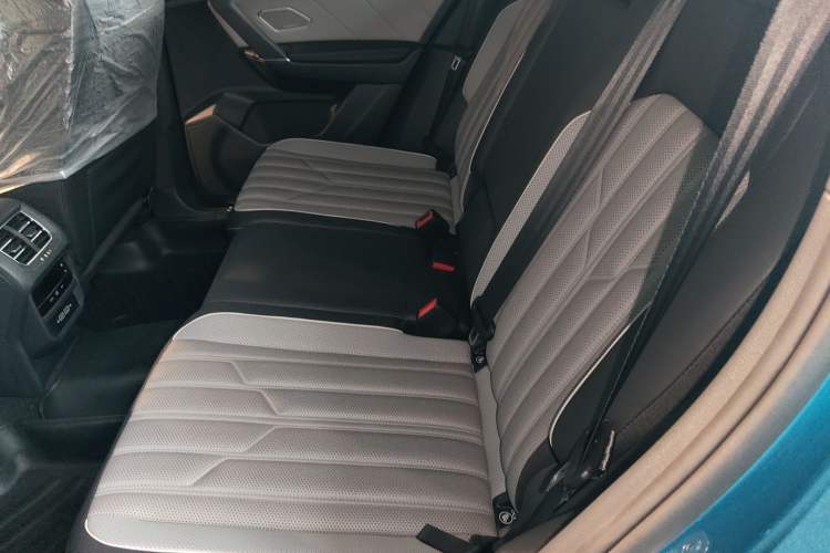 Used Volkswagen Tayron 2023 380TSI Four-Wheel Drive R-Line Pro Smart Edition Left Rear Seat