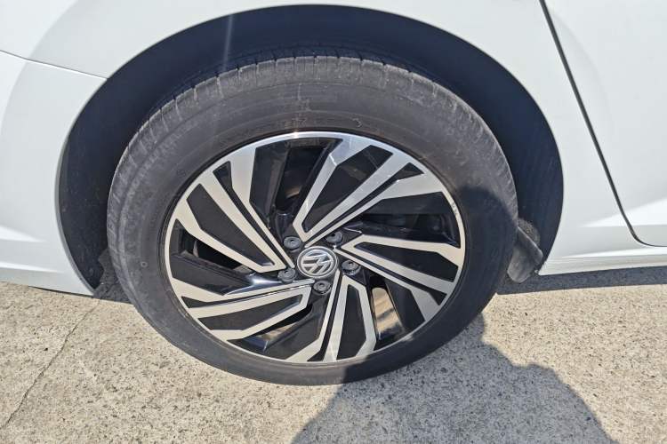 Used Volkswagen Sagitar 2022 280TSI DSG Flyover Edition Right Rear Wheel Hub